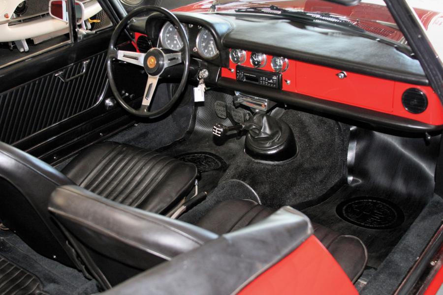 Торпедо Alfa Romeo Spider 1600 Duetto (105) 1966 года  (фото 6 из 41)